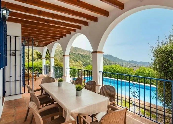 Hugo Villas Cómpeta by Bossh Hotels